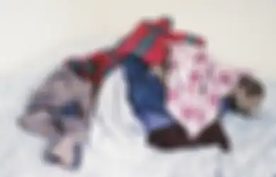 4 Tips Bikin Baju Anti Kucel Tanpa Perlu Disetrika, Salah Satunya Cukup Gantung di Kamar Mandi