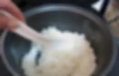 Benarkah Makan Nasi yang Dihangatkan dengan Rice Cooker Berbahaya Bagi Kesehatan? 