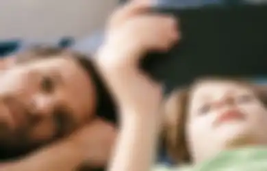 Cara Tingkatkan Literasi Digital pada Anak, Peran Orang Tua Penting!