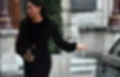 Tanpa Risih Meghan Markle Menghadiri Makan Siang Natal dengan Memakai Gaun yang Pernah Dikenakannya