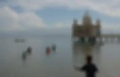 Begini Kondisi Masjid Apung di Donggala Setelah Tsunami: Bangunannya Tidak Hancur tapi Posisinya Bergeser
