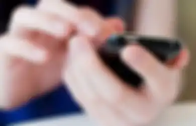 Awas CLBK, Ternyata Ini 5 Alasan Mantan Masih Stalking Medsos Kamu