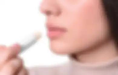 Jadi Kosmetik Favorit, ini 5 Fakta Tentang Lip Balm, Benarkah Bikin Kecanduan?