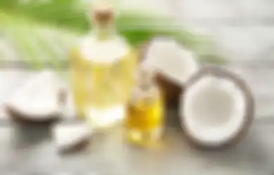 Manfaatkan Minyak Kelapa untuk 5 Perawatan Kulit Rumahan Ini!