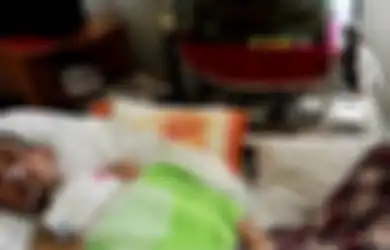 Cerita Azizah: Anaknya Lumpuh Setelah Koma Selama Dua Bulan dan Hanya Bisa 'Berbincang' Lewat Kedipan Mata