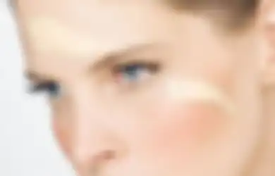 6 Cara Mengatasi Foundation yang Terlalu Putih, Wanita Wajib Tahu agar Make Up Cantik Sempurna