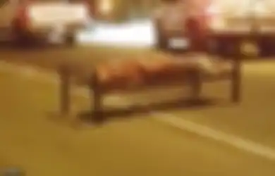 Heboh Pembunuhan Misterius Mayat-mayat Ini Ditemukan di Tengah Jalan dengan Posisi Tergeletak di Tempat Tidur, Siapa Pelakunya?