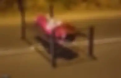 Pembunuhan Misterius: Beberapa Mayat Ditemukan di Tengah Jalan dalam Posisi Tergeletak di Tempat Tidur
