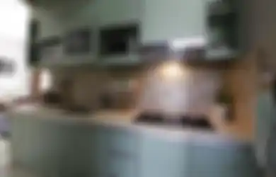 Dapur mungil berwarna pastel ini hanya berurukan 3 meter.