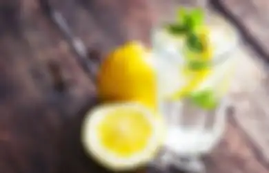 Ini yang Akan Terjadi Pada Tubuh Kalau Kita Terlalu Banyak Minum Air Lemon. Sudah Tahu? 