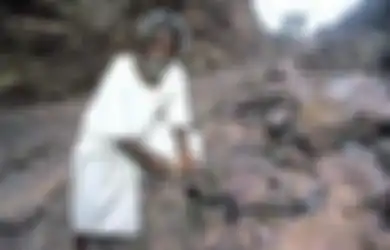 Kisah Pria yang 'Membelah'  Gunung Selama 22 Tahun, Alasan di Baliknya Sungguh Menyayat Hati