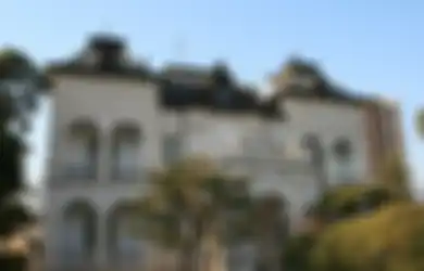 Iseng Renovasi Rumah Gegara Gabut Selama Pandemi, Pasutri Ini Malah Temukan Pintu Rahasia, Misteri Bau Busuk yang Ratusan Tahun Tersimpan Akhirnya Terbongkar!