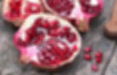 Manfaat Buah Delima Buat Kecantikan. Bantu Atasi Kulit Kering!