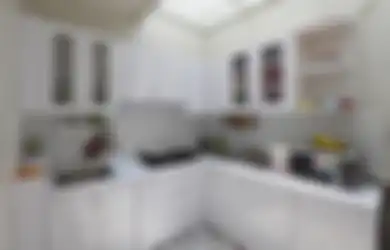 Inspirasi Desain Rumah Dengan Skylight, Dapur Terang Meski Tanpa Lampu