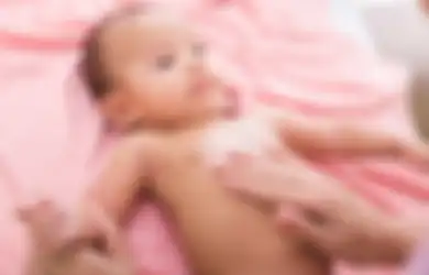 Bayi Ini Alami Gangguan Hati, Ternyata Gara-gara Diolesi Minyak Gosok oleh Ibunya, Kok, Bisa?