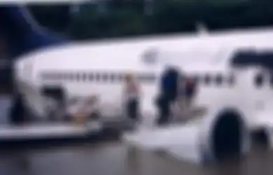 Kisah Mendebarkan saat Pesawat Garuda Indonesia GA421 Lakukan Pendaratan Darurat di Atas Sungai Bengawan Solo