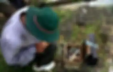 VIRAL di TikTok Tukang Sol Sepatu Dicurigai seorang Intel karena Bawa Benda Ini