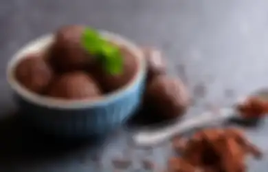 Pengin Ngemil? Coba Bikin Cemilan Bola-bola Cokelat, Yuk!