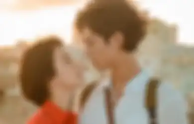 20 Tanda-tanda Cowok Jatuh Cinta Sama Kamu, Simak Baik-baik ya Bestie
