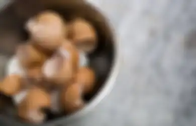 Kesal dengan Noda atau Kerak di Panci? Coba Gosok dengan Kulit Telur, Luar Biasa Ini yang Terjadi!