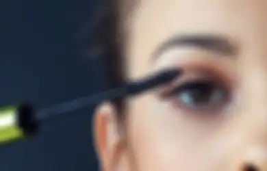Bulu Mata Kian Tebal dan Lentik, Ini 5 Cara Pakai Maskara yang Tepat!