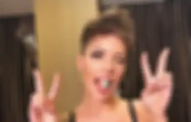 Halsey Bikin Kekacauan di Tengah Kota dalam Video Klip 'Girl Is A Gun'