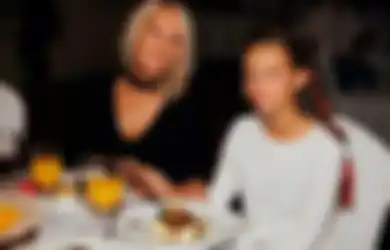 Parah, Seorang Ibu Terciduk Jual Keperawanan Anaknya ke Pedofil Seharga Rp 350 Juta!