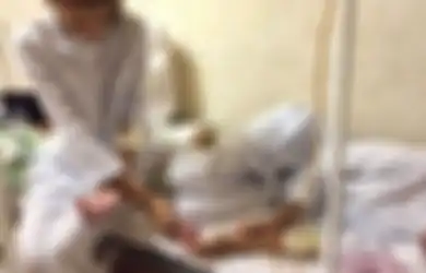 Model Kembar Ini Berakhir Menyedihkan Setelah Mengikuti Saran Agensinya Untuk Merubah Penampilan Laiknya 'Kerangka Hidup'