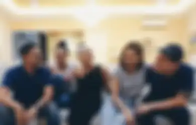 13 Tahun Bersahabat, Ayu Dewi Ungkap Kekecewaan Terbesarnya Akibat Ulah Melaney Ricardo yang Buat Kesalahan di Momen yang Tak Pas: Gue Left Grup!