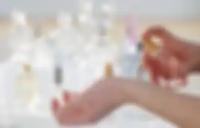 4 Tips Wangi Parfum Bisa Tahan Lama, Cocok Dicoba Buat Kalian yang Beraktivitas Seharian!