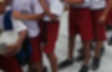 Viral Kakak Beradik di Baubau Bergantian Sepatu Demi Bisa Sekolah, Sang Ibunda Malu hingga Ceritakan Kisah Pilu Dibaliknya yang Menguras Air Mata