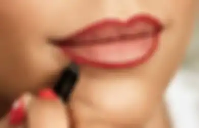 Jaga Penampilan Tetap Cetar, Ini 5 Kesalahan yang Harus Dihindari Saat Bikin Lip Liner