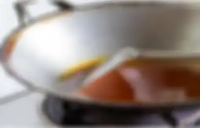 Berhenti Makan Masakan Pedagang Kaki Lima yang Digoreng dengan Minyak 'Bekas'! Ini Bahayanya