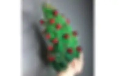 10 Pohon Natal Berdesain Unik yang Mungkin Nggak Pernah Kepikiran