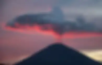 Artikel Terpopuler 2018: Meletusnya Gunung Agung Akan Jadi Berita Bahagia Bagi Kehidupan Umat Manusia