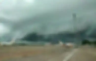 Dalam 2 Hari, Ada Angin Puting Beliung dan Awan Berbentuk Tsunami di Sulawesi Selatan, Berbahayakah?