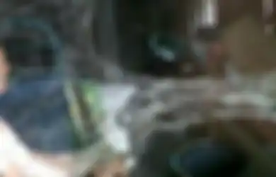 Haru! Dihinakan Anaknya di Depan Umum, Saat Celana Nenek Tua ini Diangkat Bikin Nangis!