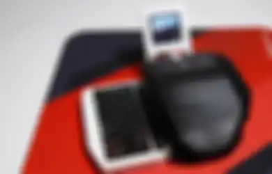 YouTuber Kreatif Membuat Mouse Yang Diisi Dengan Komputer Mini