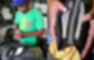 Beruntung! Pria Ini Temukan Uang Tunai Rp 68 Juta Saat Beli Baju Bekas