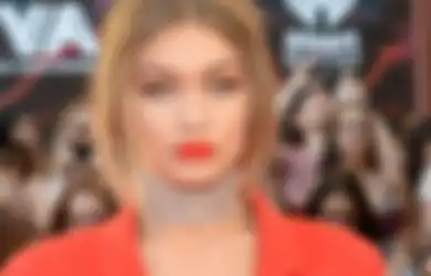 Gigi Hadid Bawakan 6 Brand Mewah di NYFW 2022 Saat Comeback!