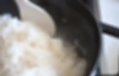 Meski Sepele Tapi Bisa Menguntungkan, Inilah Beda Masak Nasi dengan Air Mendidih dan Air Biasa, Mana yang Biasa Anda Terapkan?