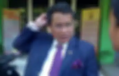 Bukan Sang Istri atau Meriam Bellina, Hotman Paris Berikan Cincin Berlian 9 Miliar untuk Perempuan Muda Ini!