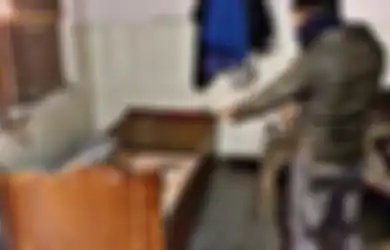 Pria Ini Terkejut Ketika Mengetahui Selama Ini  Ada Jenazah di Bawah Kolong Tempat Tidurnya