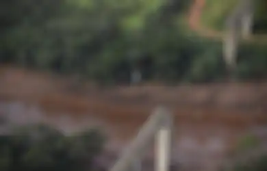 Bendungan Runtuh, Limbah Perusahaan Tambang Cemari Sungai Suku Asli