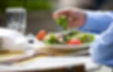 Mau Turunkan Berat Badan Tanpa Lewatkan Makan Siang? Coba Ikuti Cara Ini!
