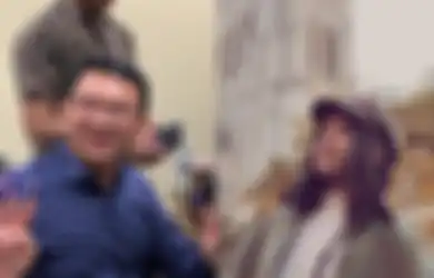 Tampil Casual sambil Pose Cantik di Tangga, Putri Ahok Jadi Sorotan Netizen: Duplikatnya Bu Vero