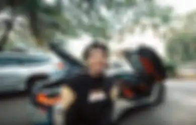 Naik Mobil Rp 3,5 Miliar Antar ART Kesayangan Belanja ke Pasar, Atta Halilintar Malah Kena Sial Tunggangan Mewahnya Dilempari Benda Ini, Begini Reaksi Sang Youtuber yang Di Luar Dugaan!