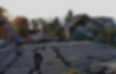 PILU! Gempa Bumi di Palu Tewaskan Seluruh Keluarganya, Wanita Ini Tegar Rayakan Ulang Tahun Sendirian Di Makam