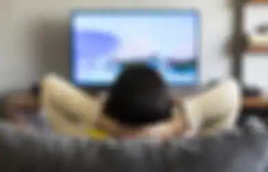 Penelitian: Kebanyakan Nonton TV Tingkatkan Risiko Kanker Kolorektal yang Jauh Lebih Agresif