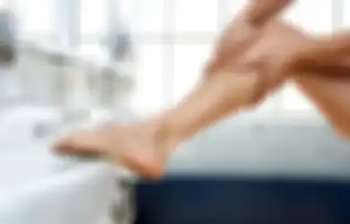 Kaki Bengkak Karena Banyak Penyebab, Begini 10 Cara Alami Mudah dan Ampuh Sembuhkan Kaki Bengkak, Mulai dari Air  Garam Hingga Minum Air Putih